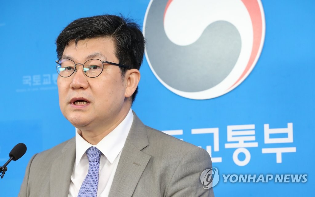 개선권고안 발표하는 김남근 위원장