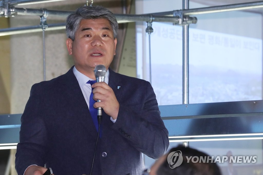 기조강연하는 김진향