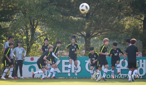 폭염 속 구슬땀 흘리는 AG 여자축구