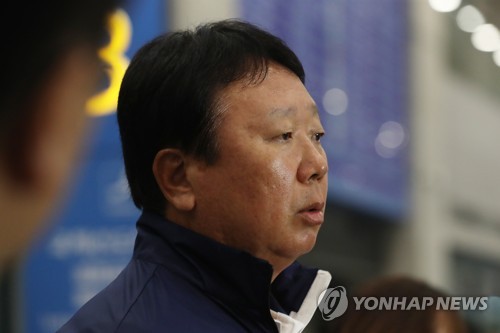 인터뷰하는 선동열 감독