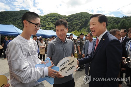 입영 장정 격려하는 기찬수 청장