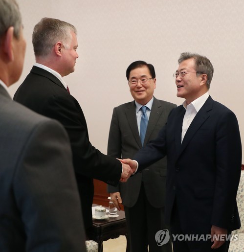 문 대통령, 비건 미 국무부 대북정책 특별대표 접견