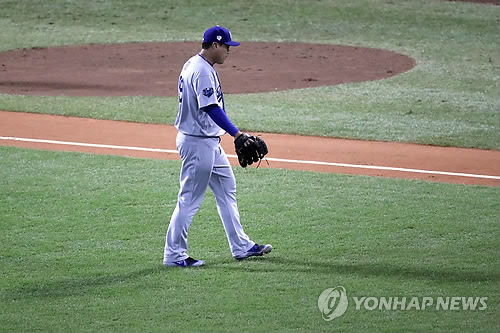 류현진, 월드시리즈 2차전 만루위기서 강판