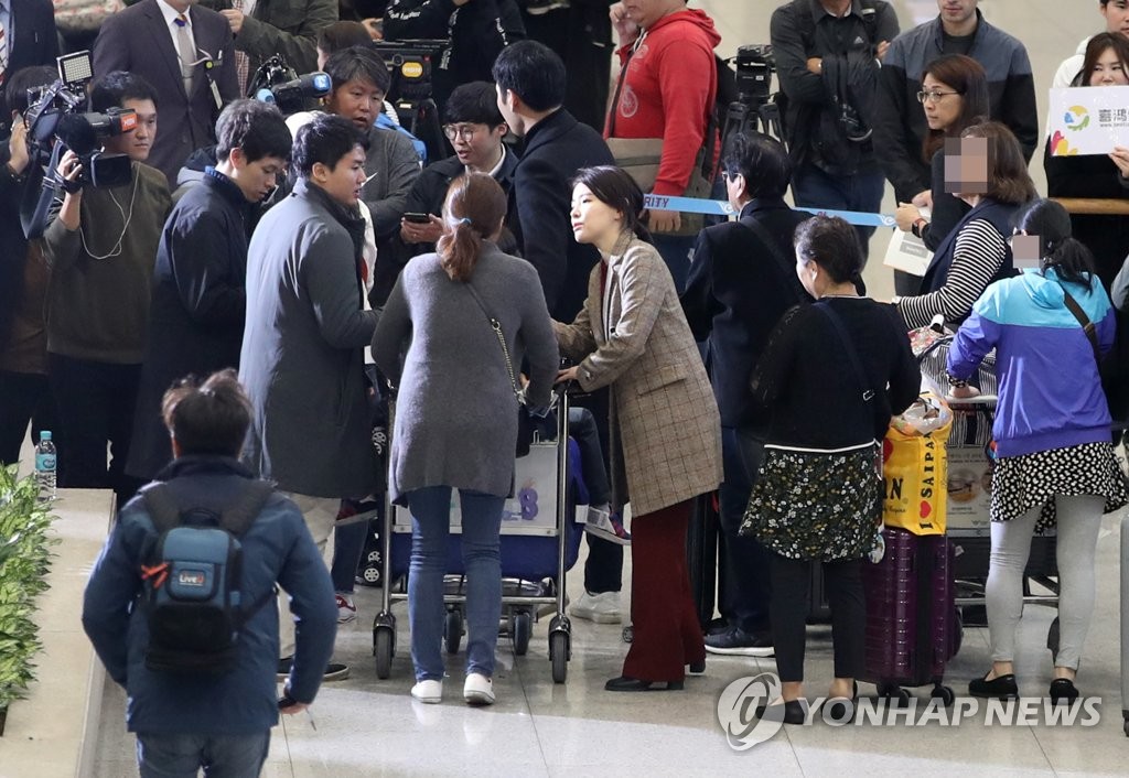 '태풍 피해' 사이판 관광객 귀국