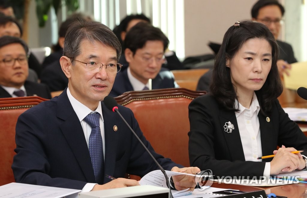답변하는 안철상 법원행정처장