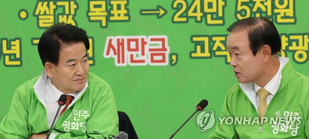 이야기 나누는 정동영과 장병완