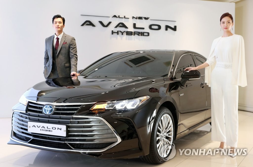 新型「アバロン ハイブリッド」発売