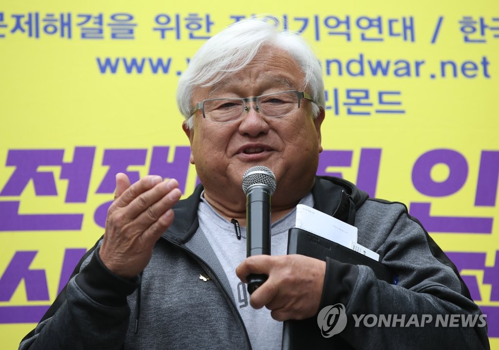 정기 수요시위 참석한 마이크 혼다 전 미국 하원의원