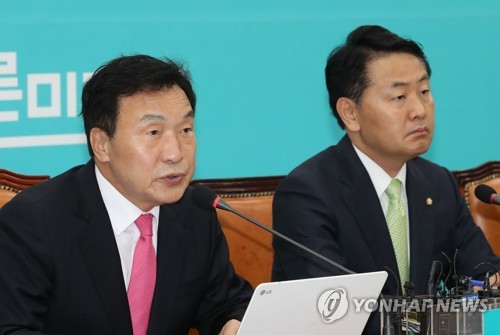 최고위원회의에서 발언하는 손학규 대표
