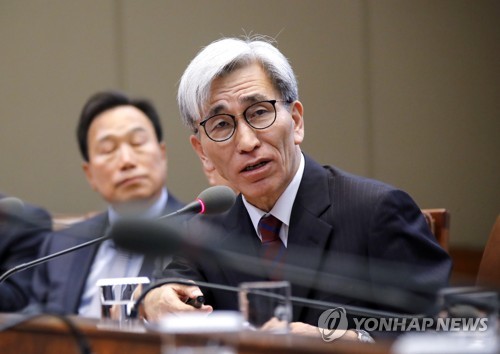 보고하는 정해구 정책기획위원장