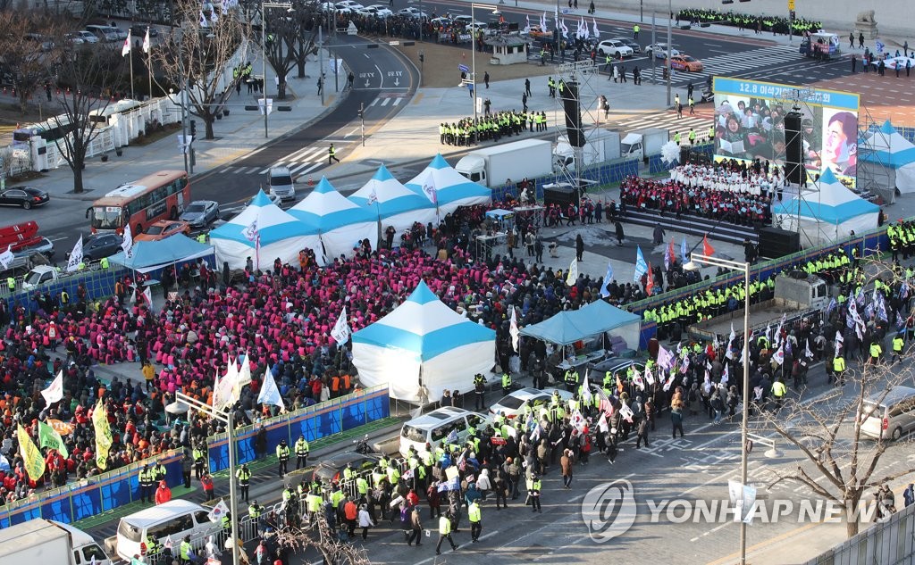 '이석기 석방대회'와 '태극기 집회'