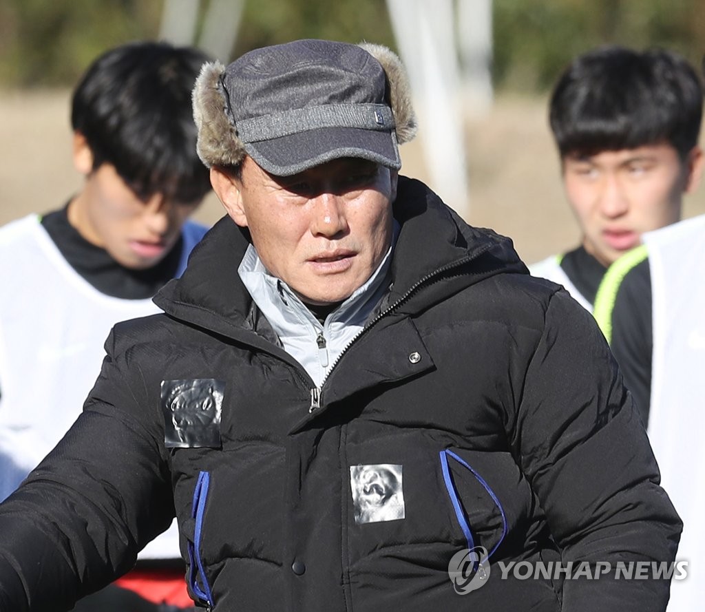 연습경기 앞둔 김학범 감독