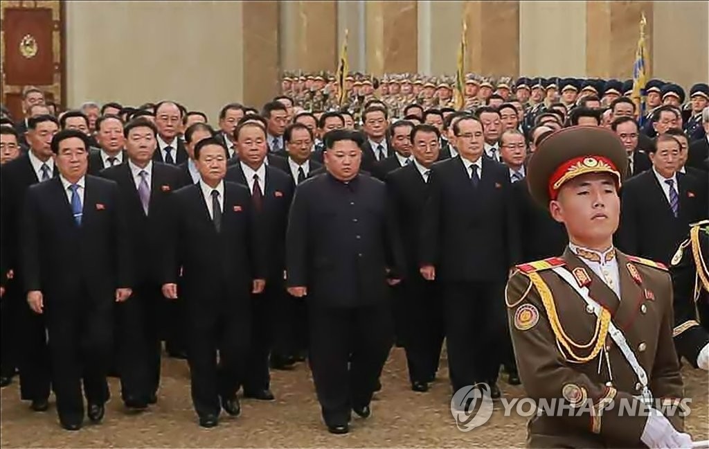 NK leader visits father's tomb NK leader visits father's tomb