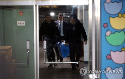 문재인 정부 출범 후 첫 청와대 압수수색