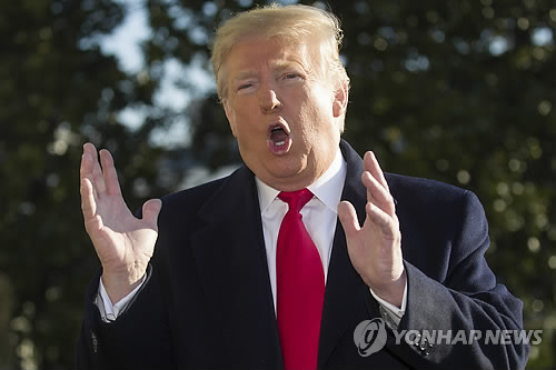 백악관서 기자들에게 말하는 트럼프…"2차 북미정상회담 장소 협상중"