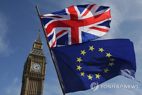 英의사당 시계탑 빅벤과 영국기·EU기…"의회 15일 브렉시트 합의문 승인투표"