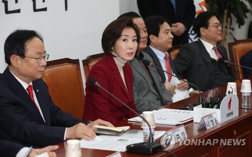 발언하는 나경원 원내대표