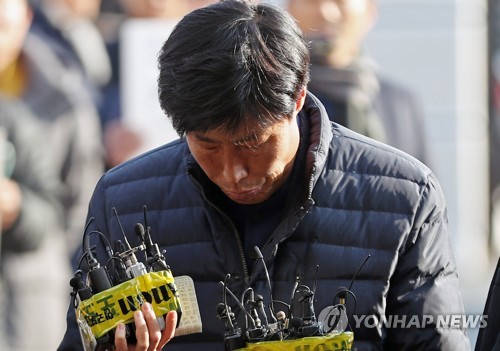 고개 숙인 박종철 군의원