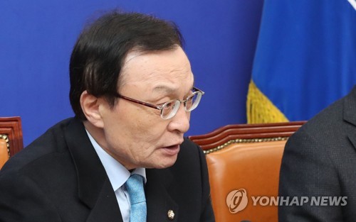 발언하는 이해찬 대표