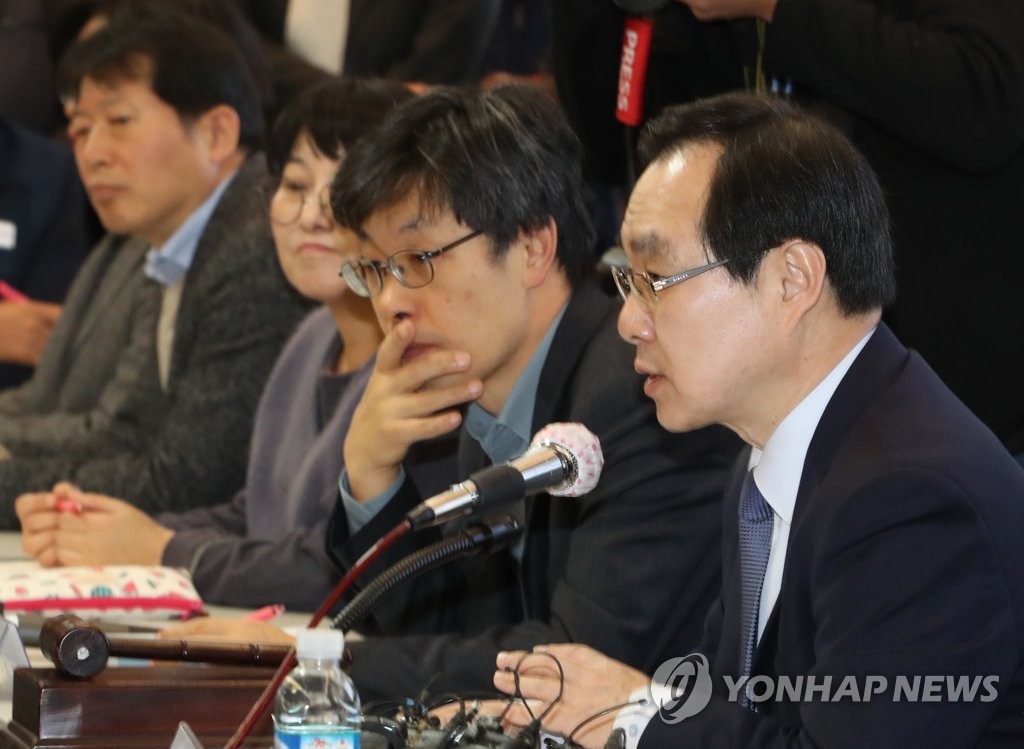 인사말 하는 류장수 위원장