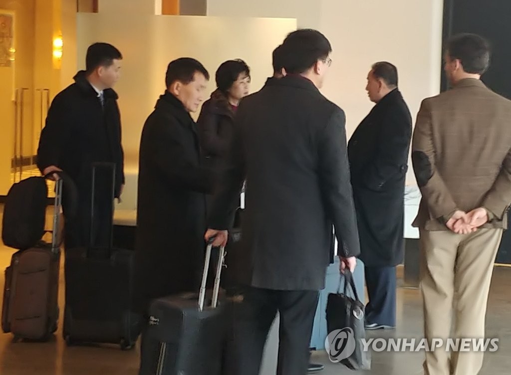 미 워싱턴DC 호텔을 나서는 북한 김영철 노동당 부위원장