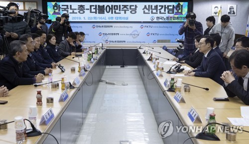 간담회 발언하는 홍영표 원내대표