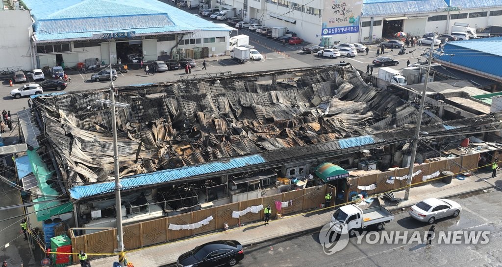 지붕이 사라진 건물