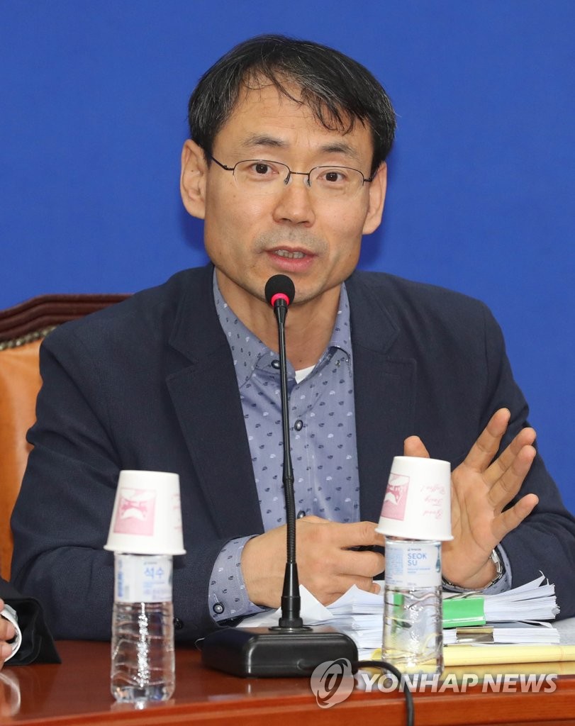 발언하는 오영중 변호사