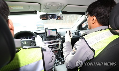 경찰, 암행순찰차로 교통법규 위반 차량 단속