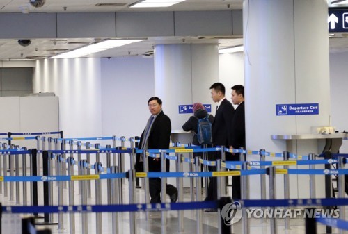 북한으로 떠나는 팜 빈 민 베트남 외교장관