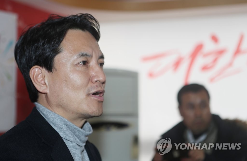 답변하는 김진태 의원