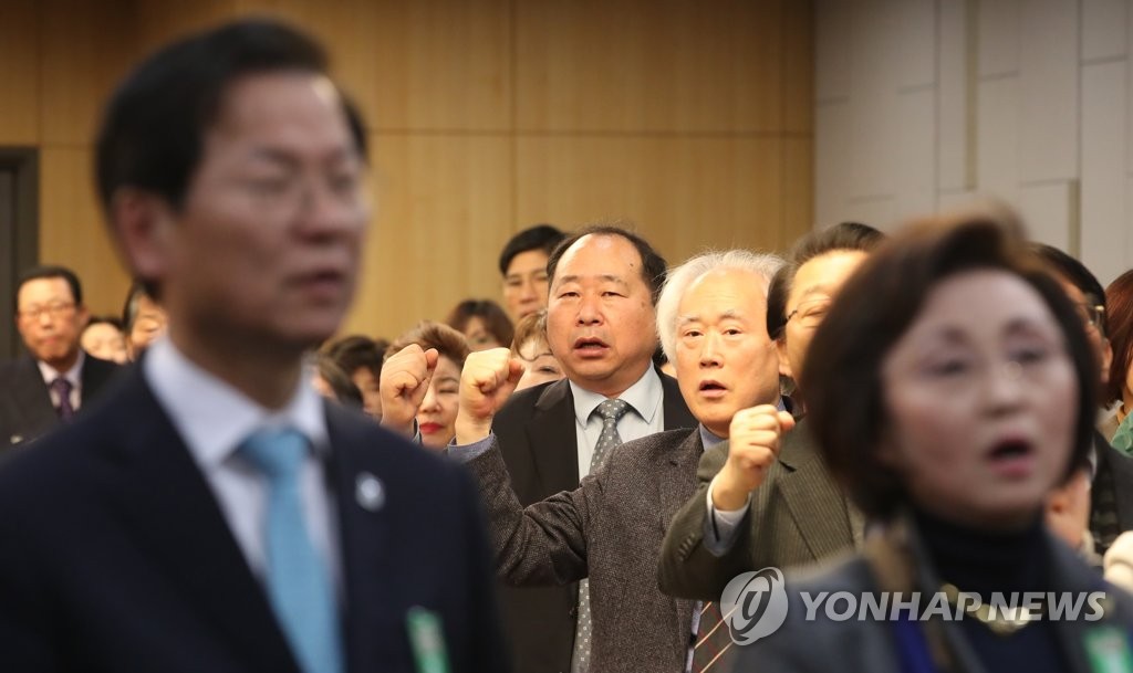 국회에서 부르는 '임을 위한 행진곡'