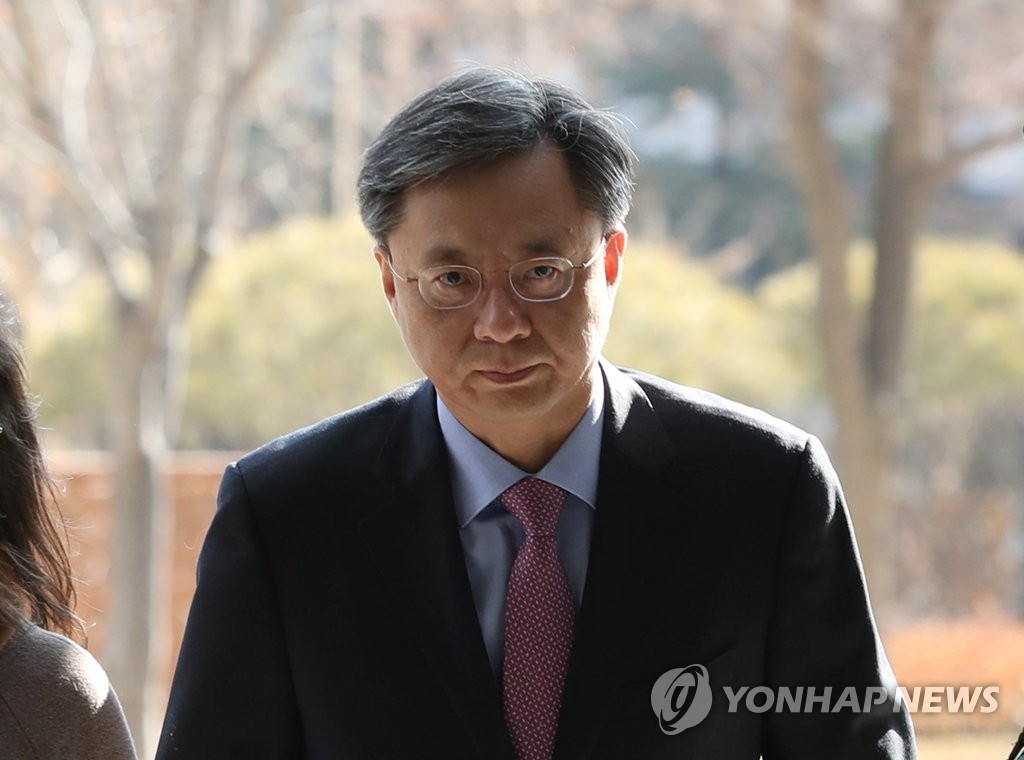 우병우, 석방 후 첫 속행공판 출석