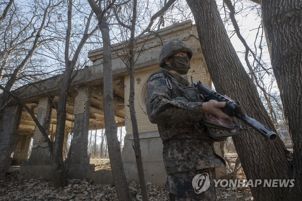 전쟁의 상처 남아 있는 장단면사무소