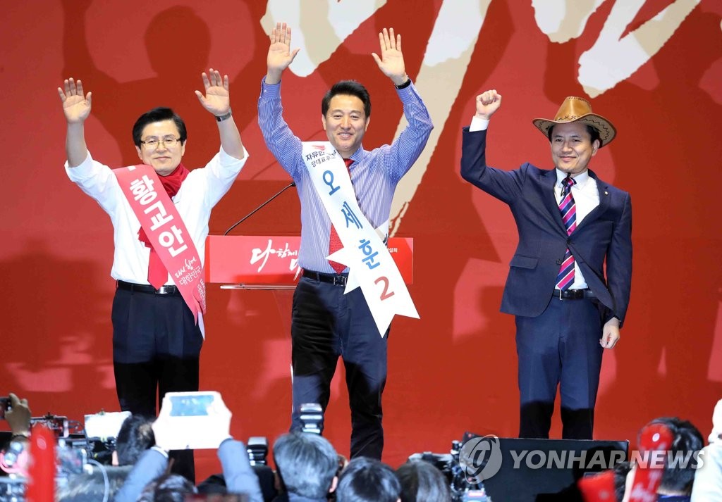 당원들에게 인사하는 황교안ㆍ오세훈ㆍ김진태