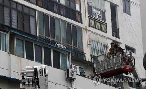 인명수색 하는 소방