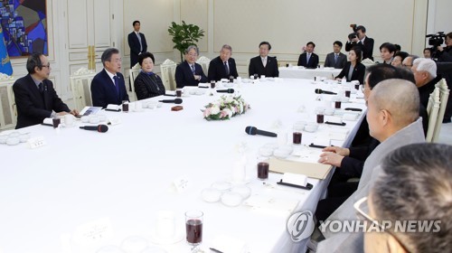 문 대통령, 5.18 민주화운동 관련 광주지역 원로 만나