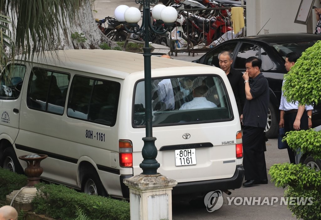 A van carrying a North Korean delegation leaves Vietnam's state guesthouse in Hanoi on Feb. 19, 2019. (Yonhap)