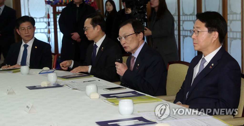 인사말 하는 이해찬 대표