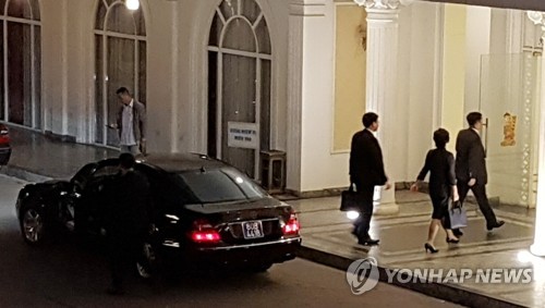 하노이에서 포착된 김혁철 북한 국무위원회 대미특별대표 일행