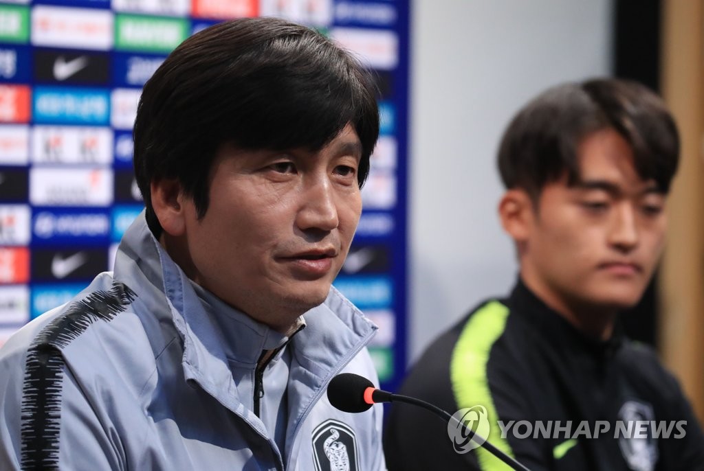 취재진 질문에 답하는 정정용 U-20 축구대표팀 감독