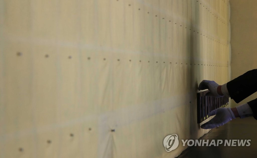 세월호 천막 떠나는 희생자 영정