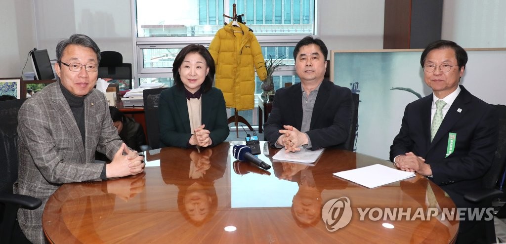 회동하는 정개특위 위원장과 간사들