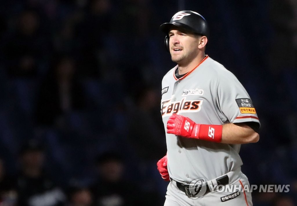 In this file photo from March 19, 2019, Jared Hoying of the Hanwha Eagles comes home after hitting a solo shot against the NC Dinos in the top of the fifth inning of a Korea Baseball Organization preseason game at Changwon NC Park in Changwon, 400 kilometers southeast of Seoul. (Yonhap)