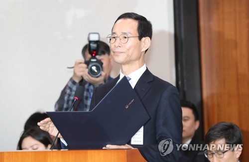 선서하는 최정호 국토교통부 장관 후보자