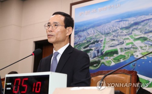 인사청문회에서 답변하는 최정호 후보자