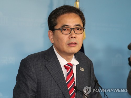 기자회견 하는 곽상도 의원