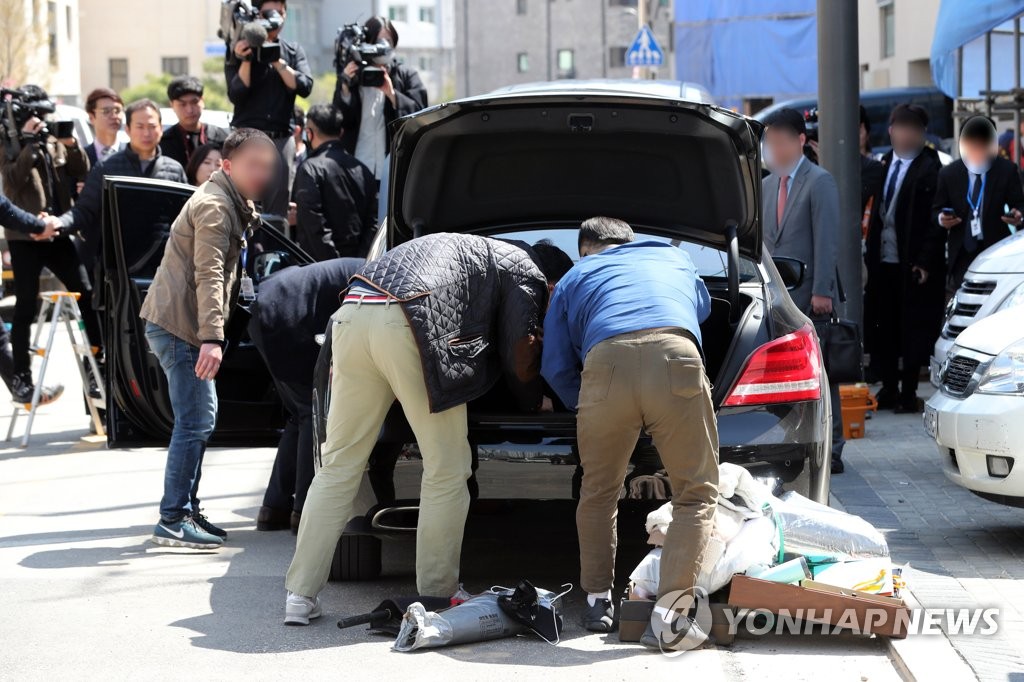 ユチョンの車も捜索 ユチョンの車も捜索