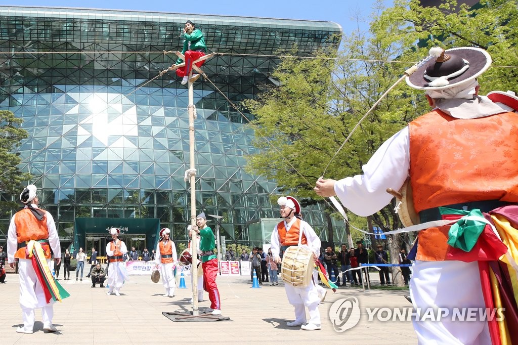 도심서 즐기는 솟대놀이