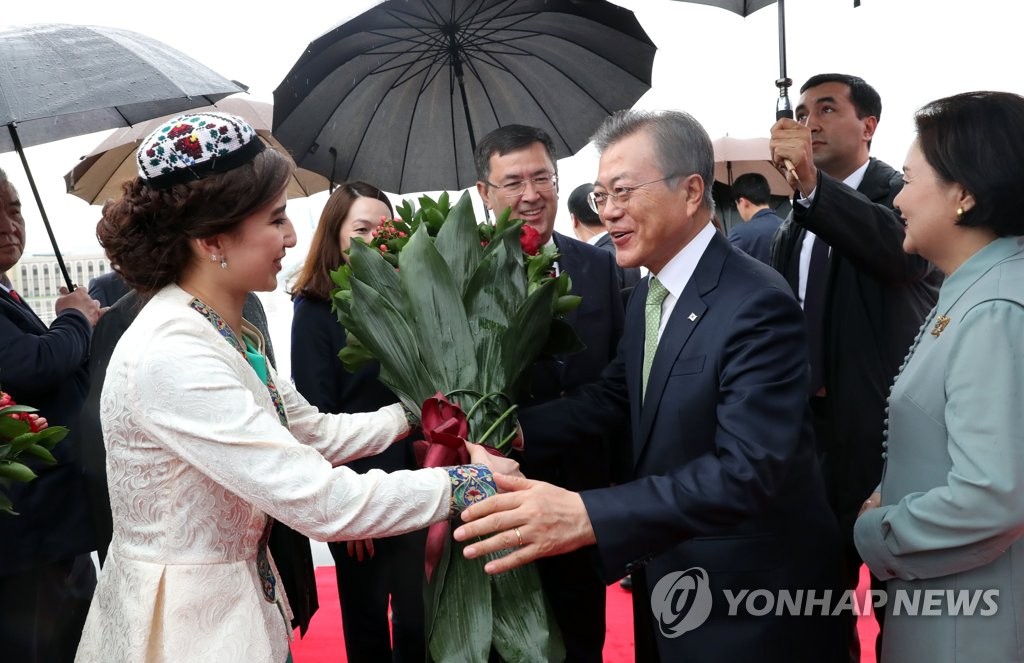 사마르칸트 환영받는 문 대통령
